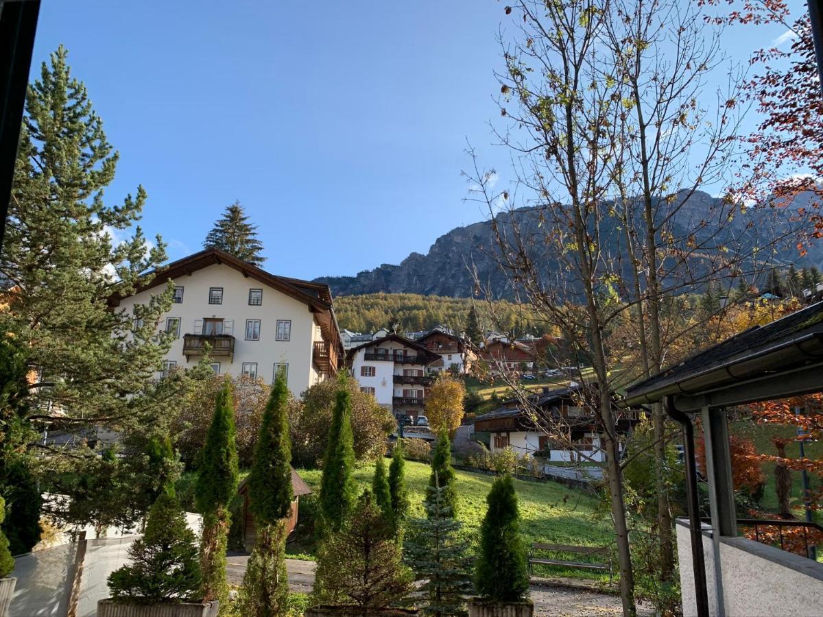 Hotel Serena Cortina Cortina dʼAmpezzo Exteriör bild