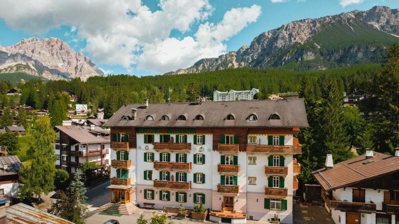 Hotel Serena Cortina Cortina dʼAmpezzo Exteriör bild