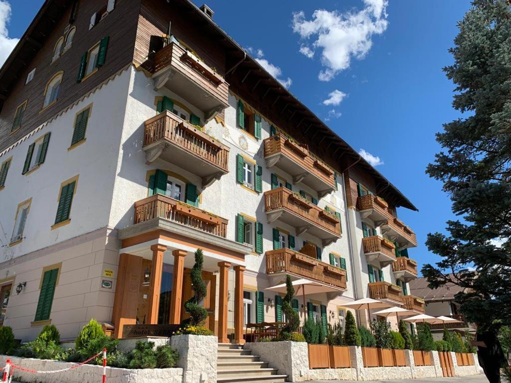 Hotel Serena Cortina Cortina dʼAmpezzo Exteriör bild